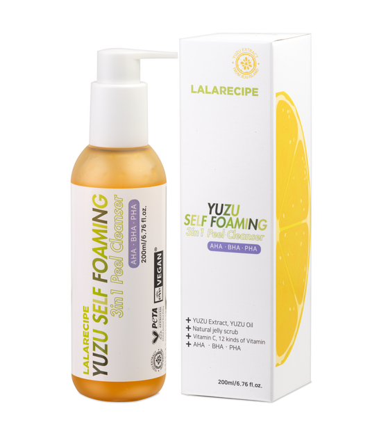 Deterge, esfolia e illumina in un solo gesto. Prova il detergente Yuzu Vita C Self Foaming: la schiuma attiva che elimina impurità e macchie. Pelle radiosa!