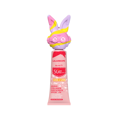 Texture leggera e invisibile della protezione solare alla Guava per un finish senza scia bianca.